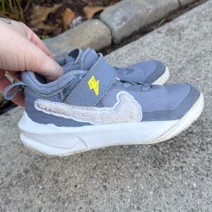 Nike Team Hustle D 10 SE Dream Gray Sneakers Size 12C child toddler kids